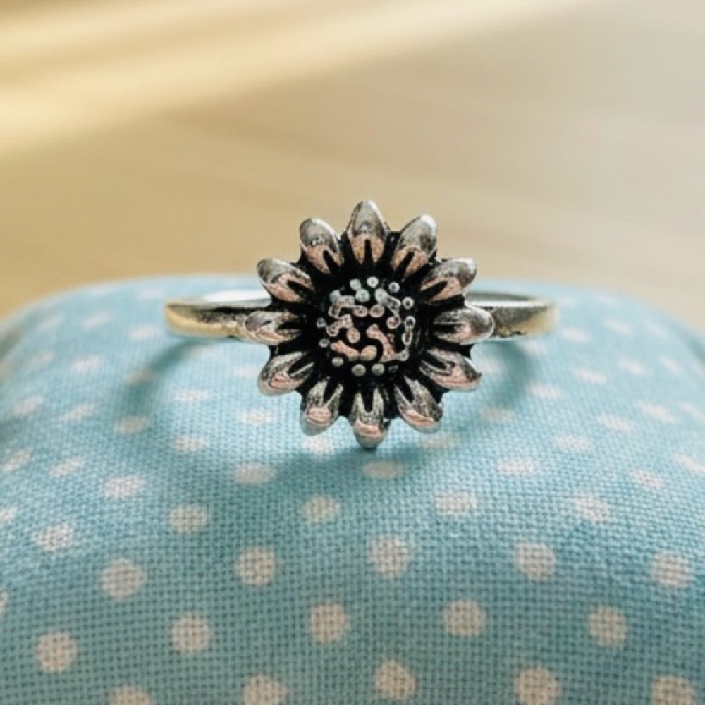 Silver Sunflower Ring 🌻